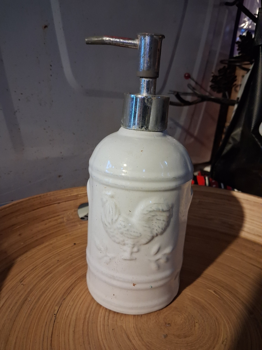 Source Unknown White Ceramic Rooster Soap Dispenser with Silver Pump
